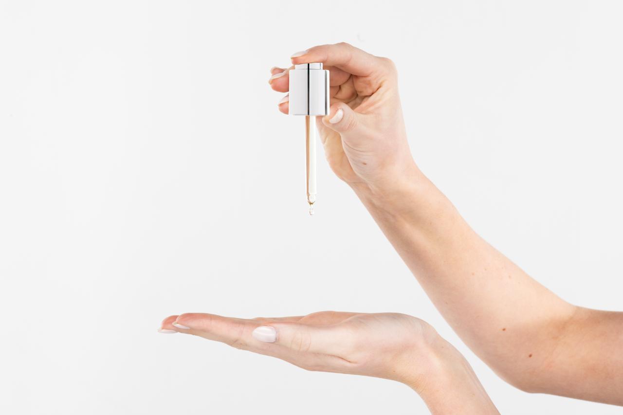 Younique Youniversal feuchtigkeitsspendendes Squalanöl Anwendung